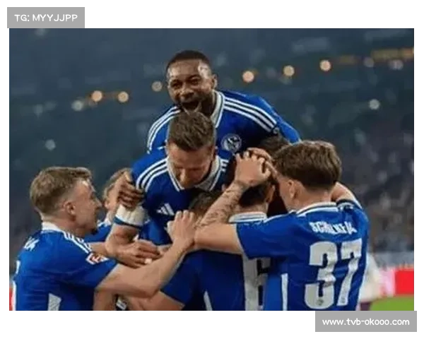 科隆四比一击溃汉堡 对手两人染红 裁判判罚引发热议